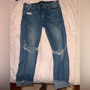 Joe’s low rise blue boyfriend jeans size 28 gently used